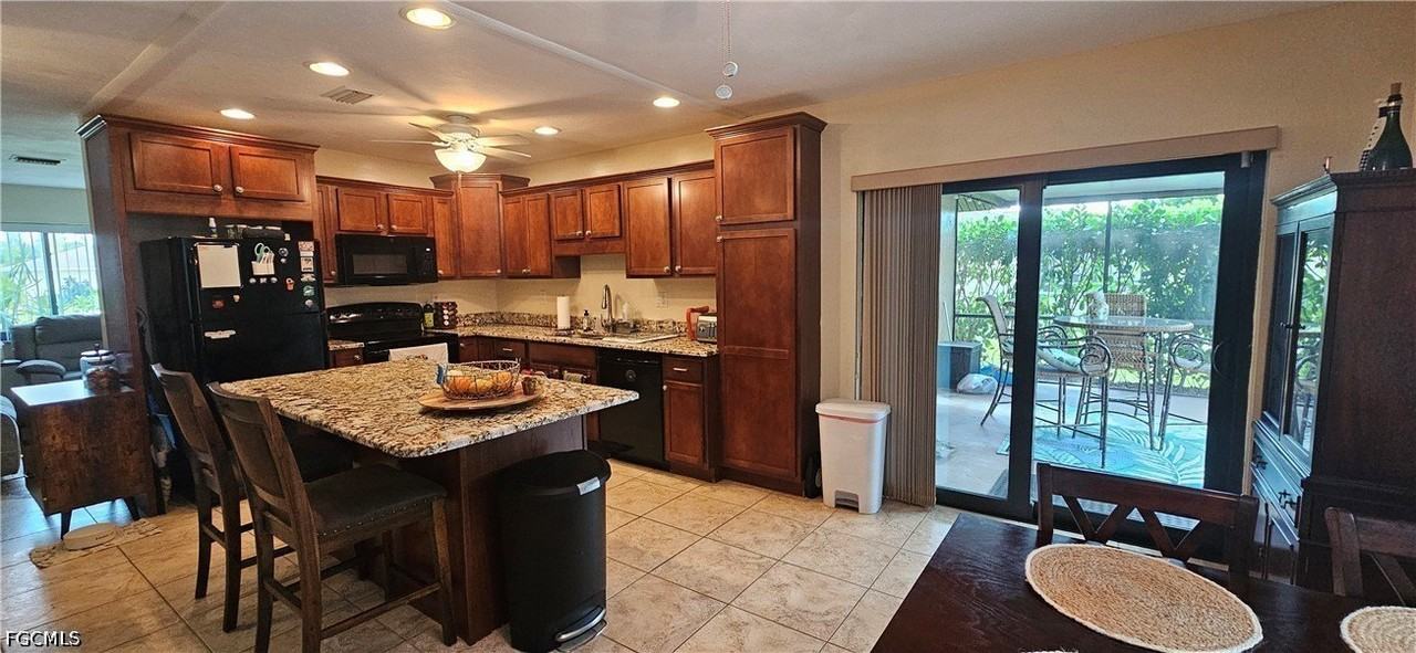 1823 Se 15th St - Photo 3 of 24