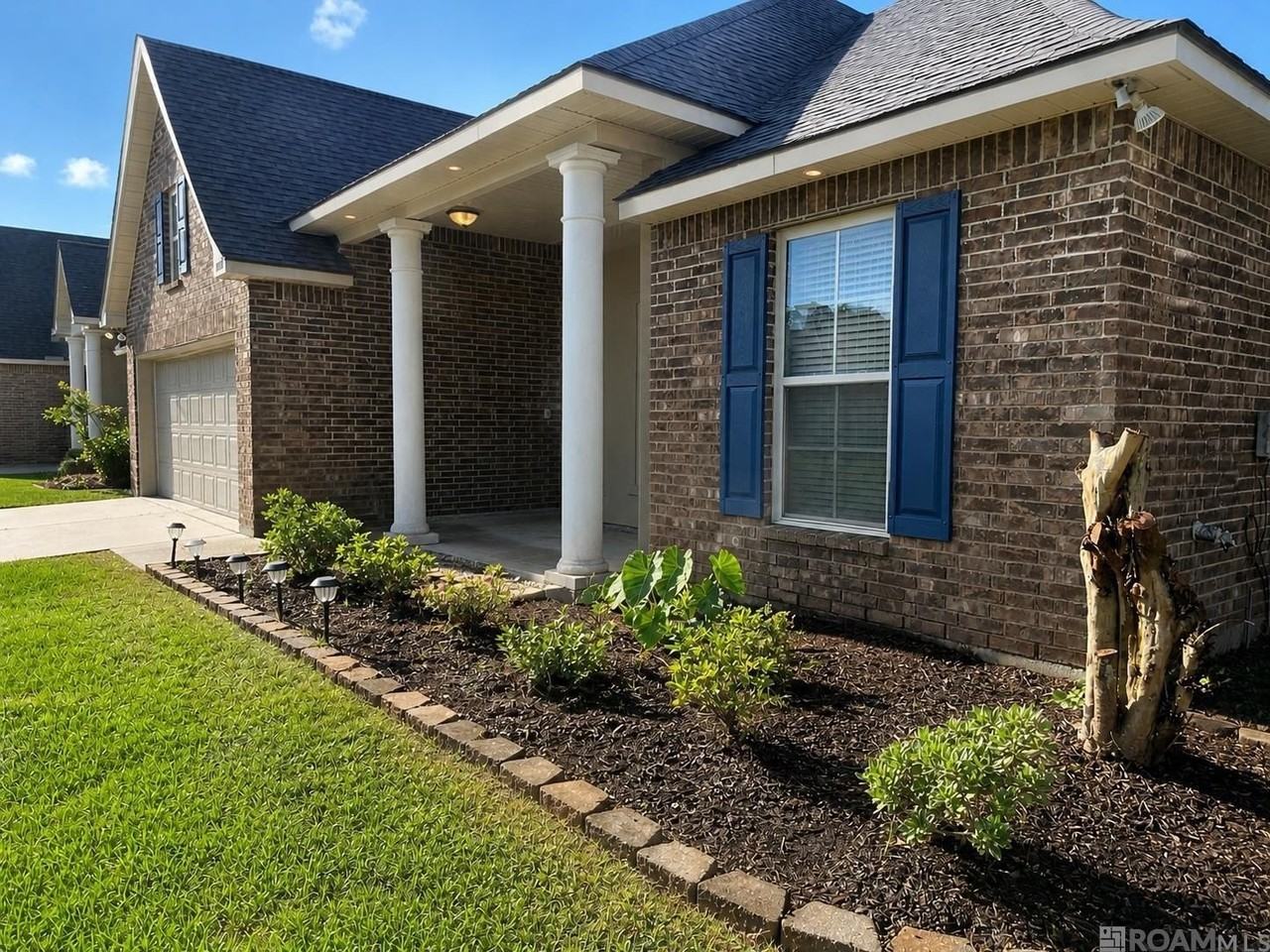 10028 Savannah Jane Ln - Photo 2 of 12