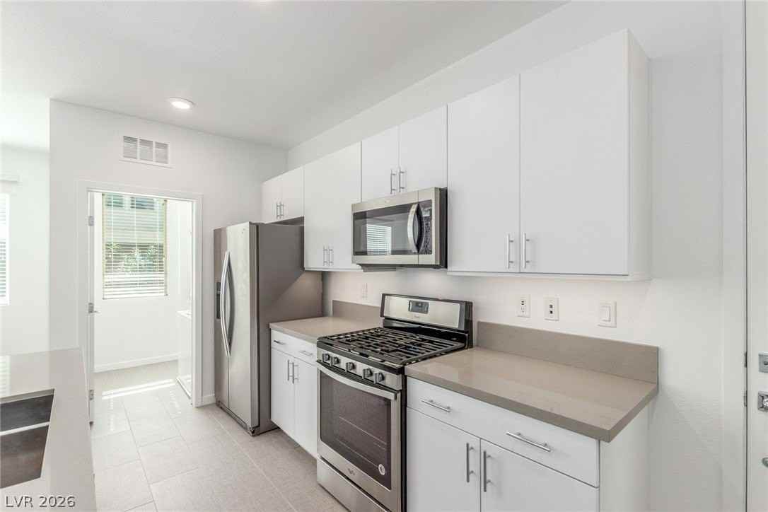 11257 Rainbow Peak Ave #208 - Photo 3 of 34