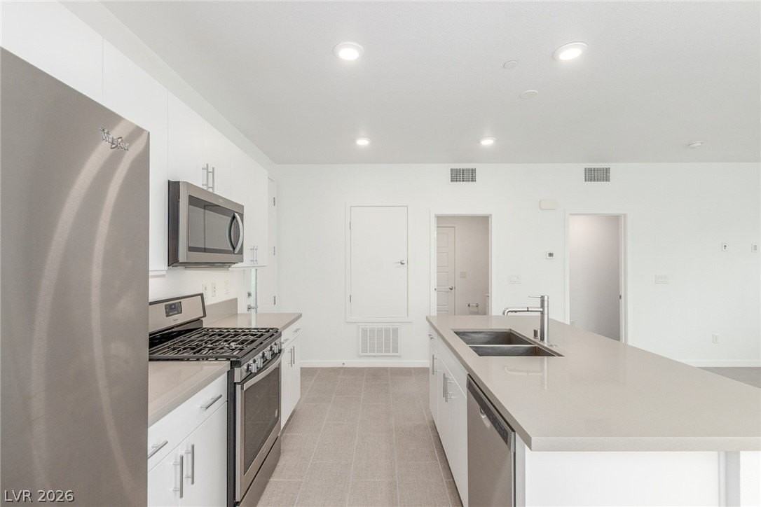 11257 Rainbow Peak Ave #208 - Photo 4 of 34