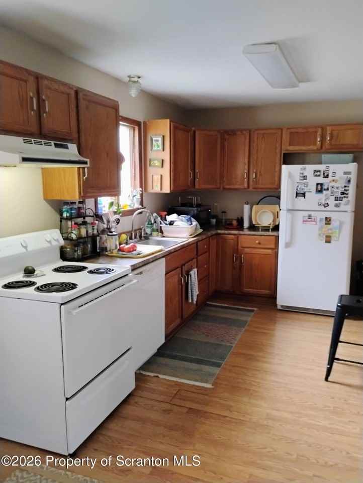 312 Nichols St - Photo 3 of 9