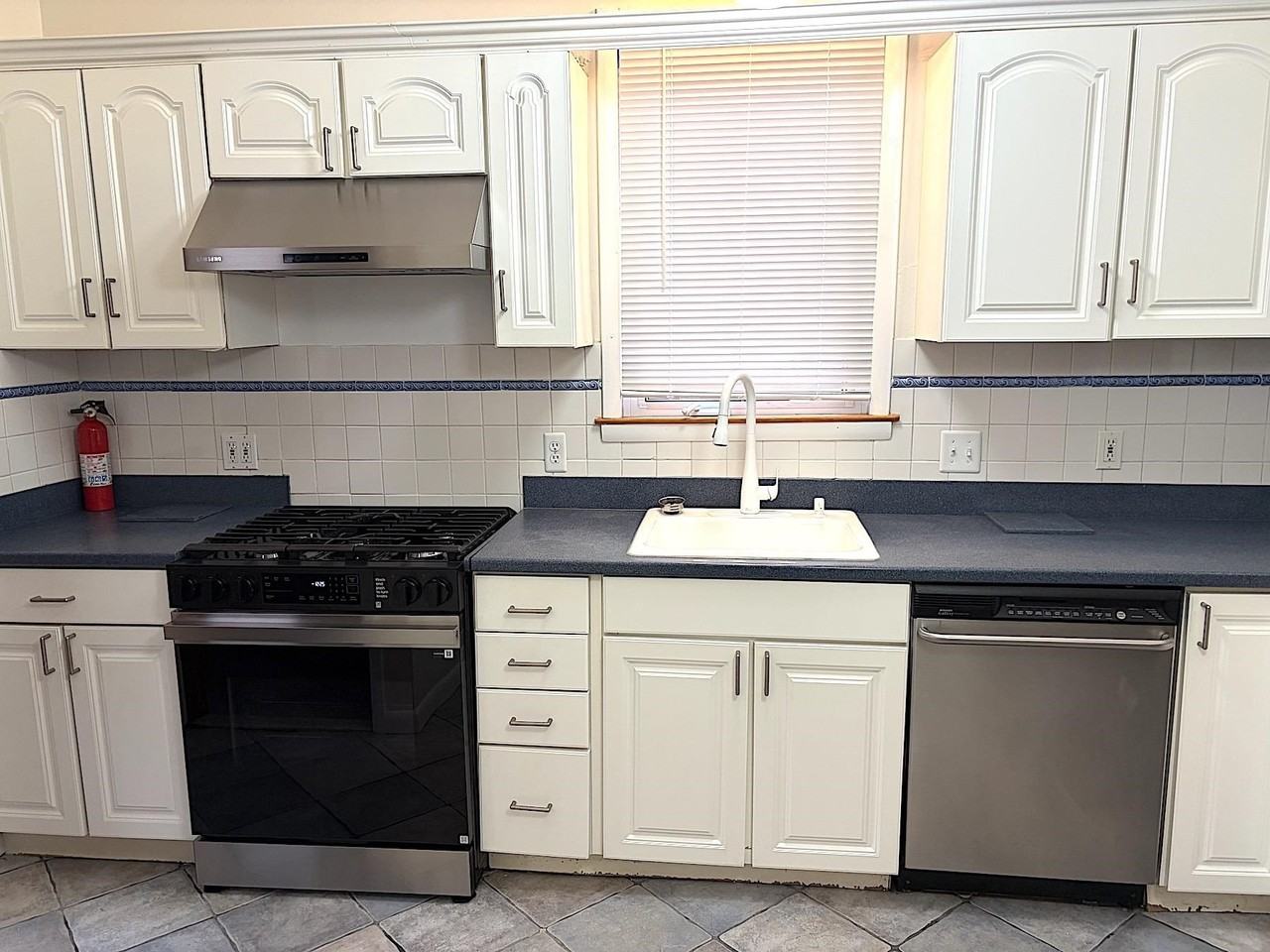 284 Magnolia Ave #1 - Photo 3 of 20