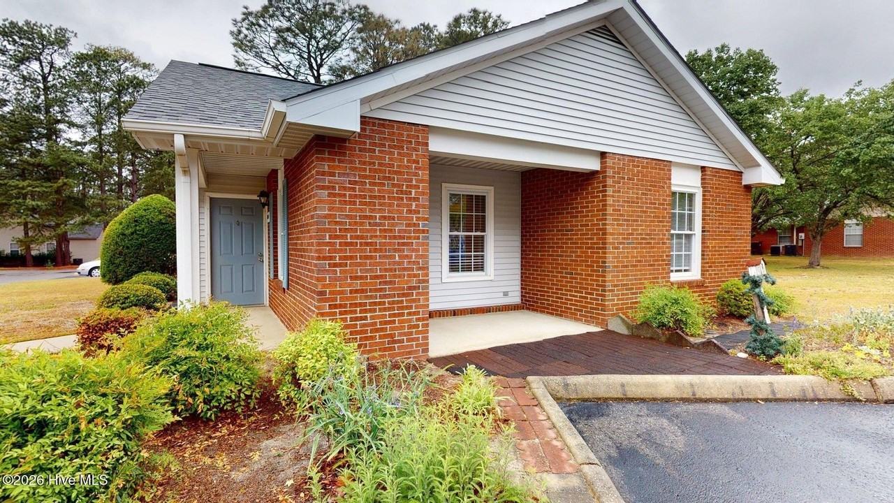 1203 Wilshire Cir - Photo 2 of 29