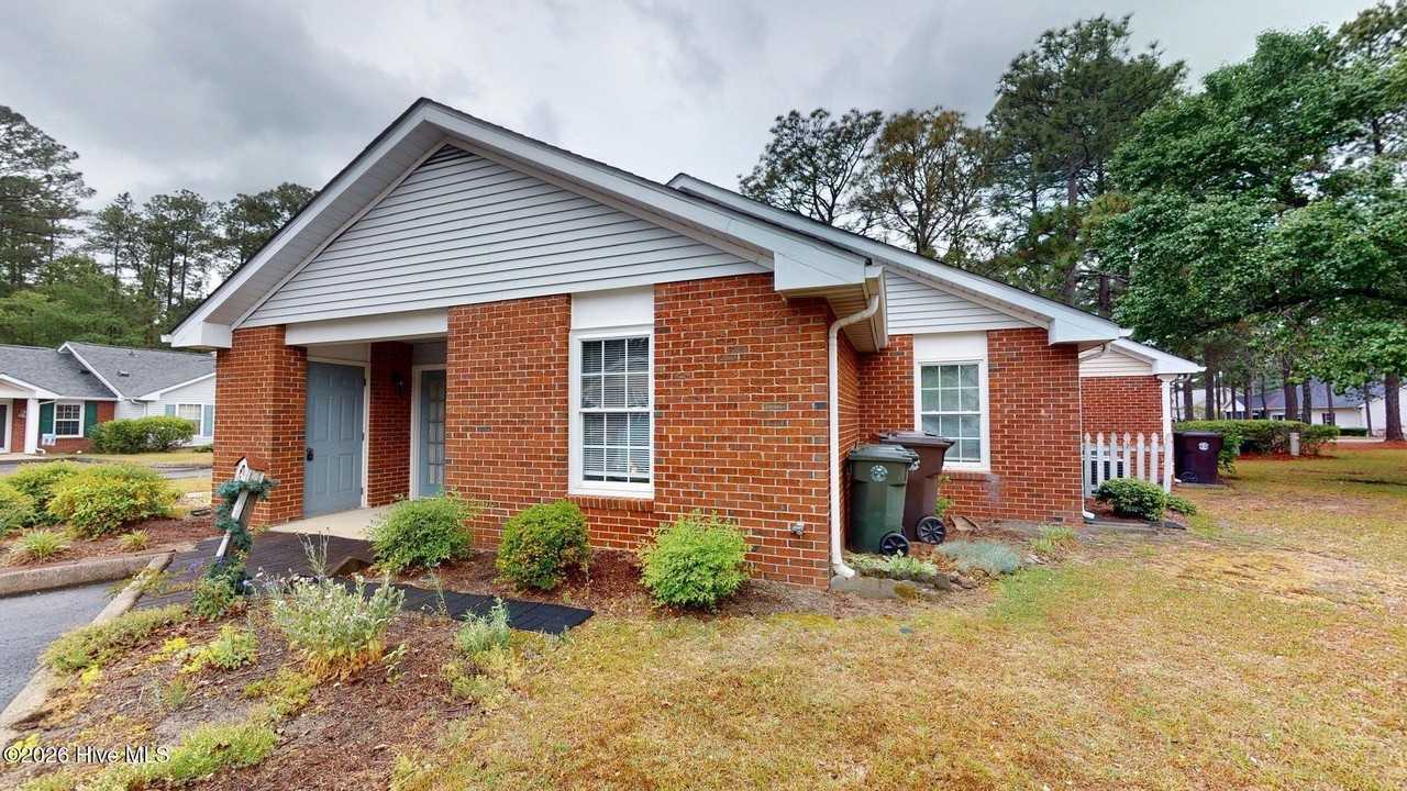 1203 Wilshire Cir - Photo 3 of 29