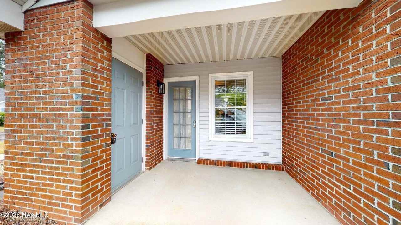 1203 Wilshire Cir - Photo 4 of 29
