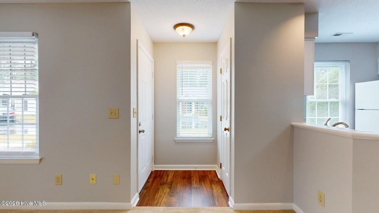 1203 Wilshire Cir - Photo 5 of 29