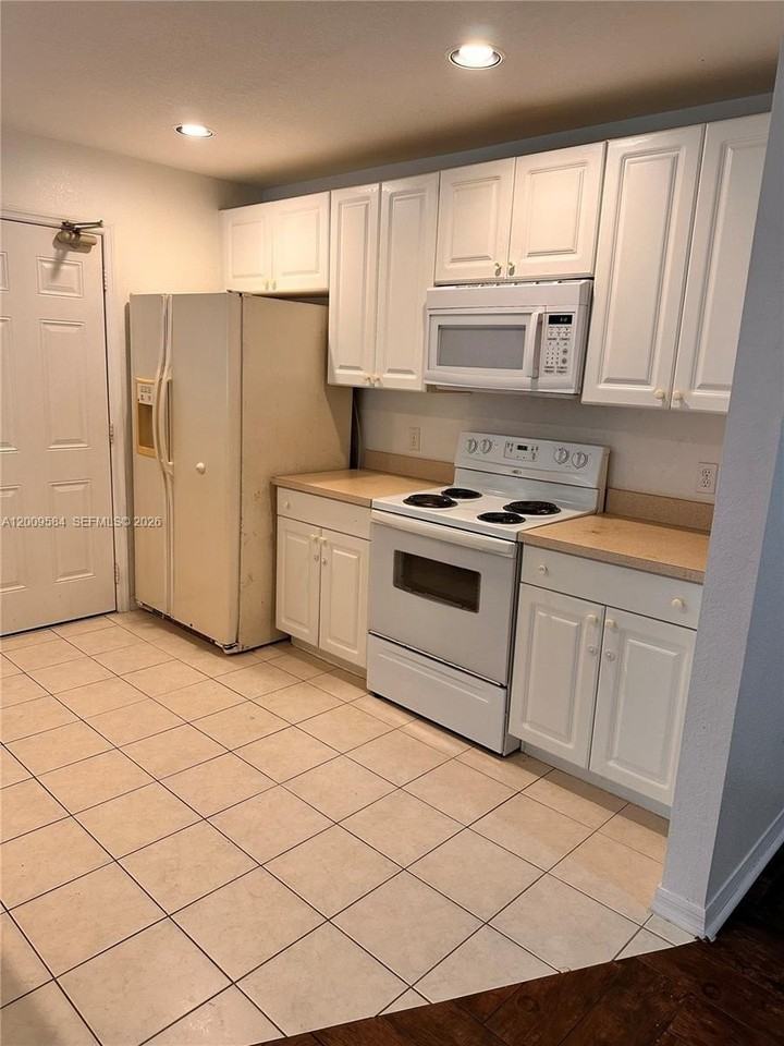 1804 Blue Heron Ln #C - Photo 2 of 8