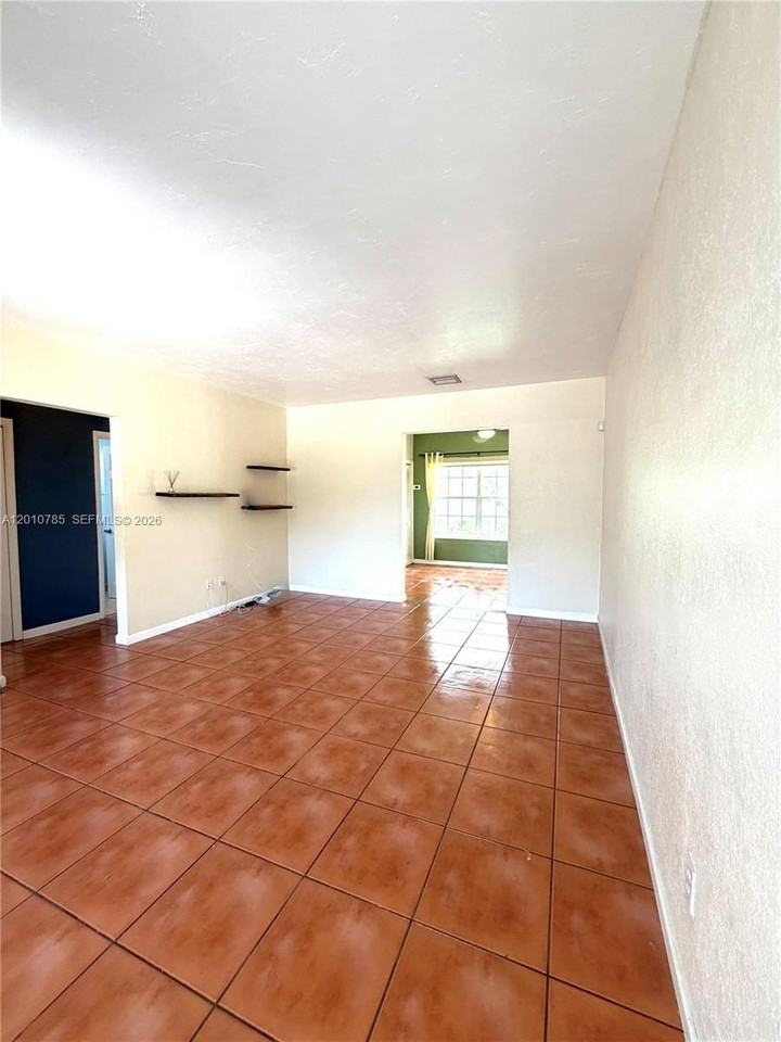 1840 Sw 29th Ave #1840 - Photo 4 of 38