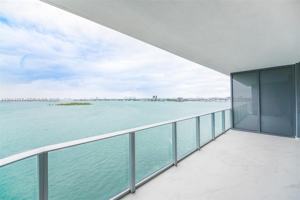 featured image of 700 Ne 24th St #904