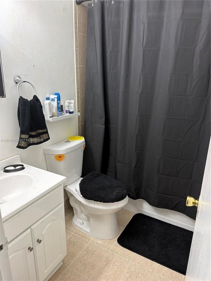 9445 Sw 76th St #U6 - Photo 4 of 12