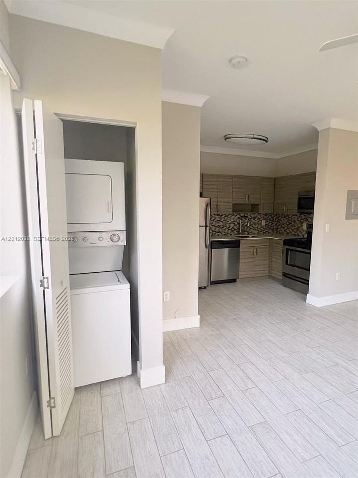 115 Menores Ave #3 - Photo 4 of 7