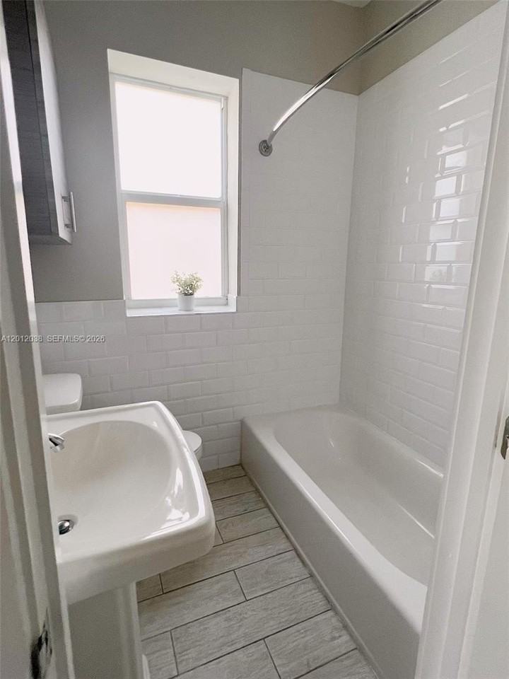115 Menores Ave #3 - Photo 5 of 7
