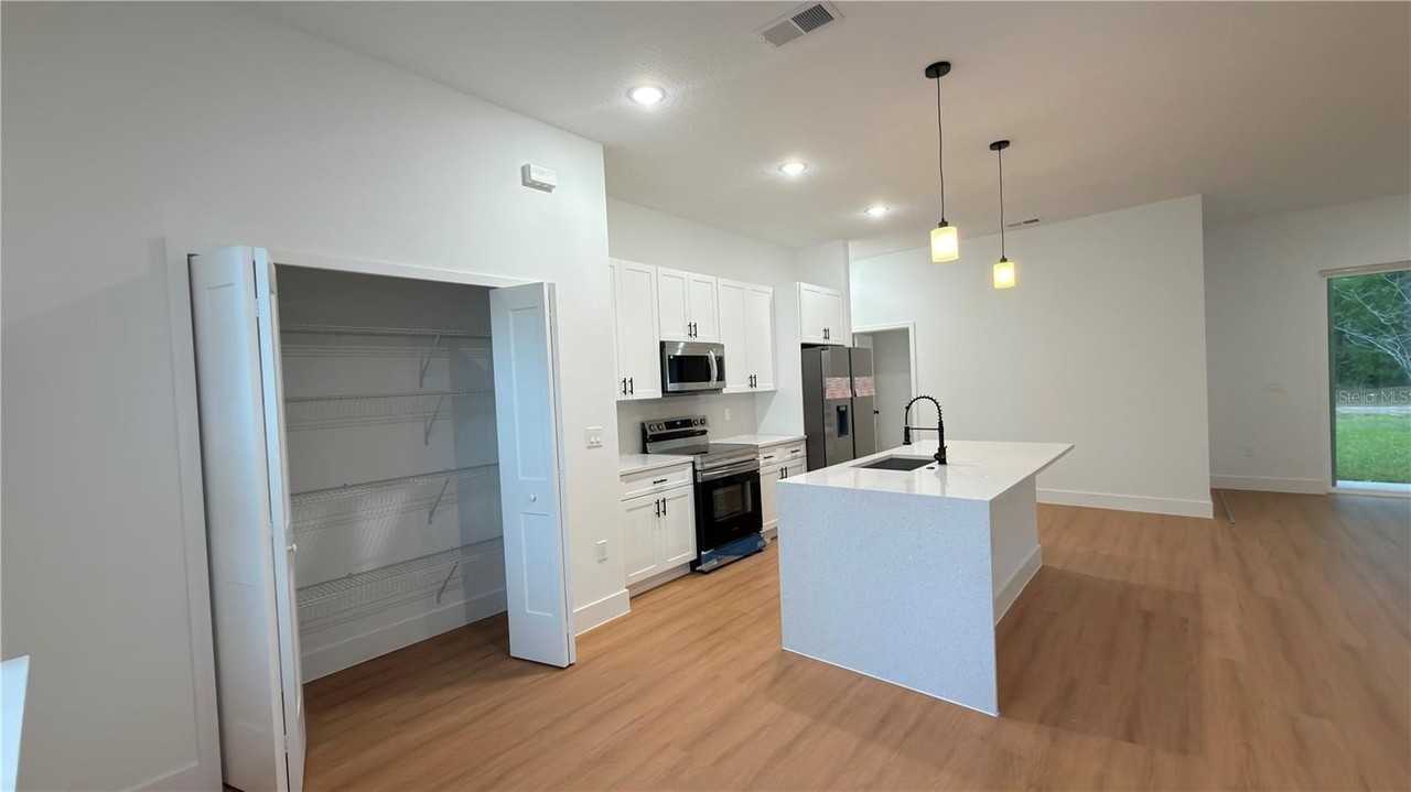 7250 N Freeport Cir - Photo 3 of 37