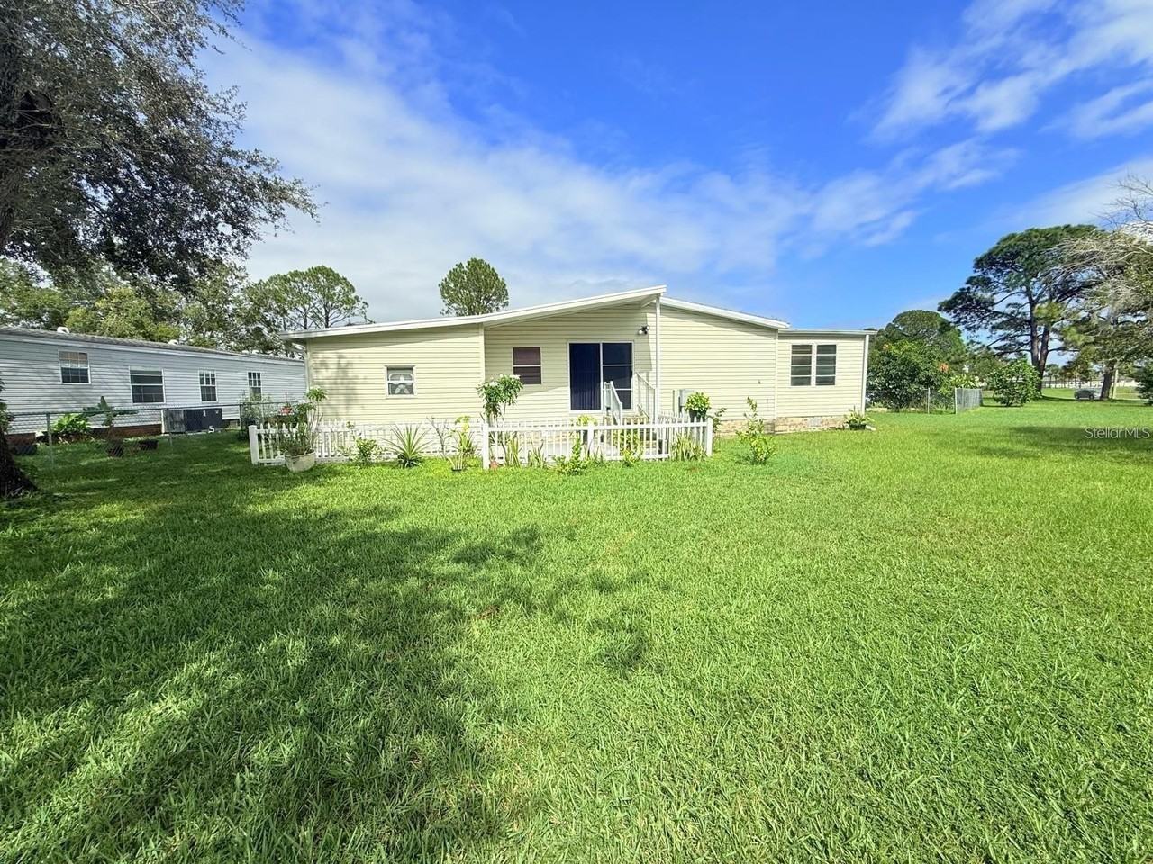 220 Ellsworth Dr - Photo 2 of 29