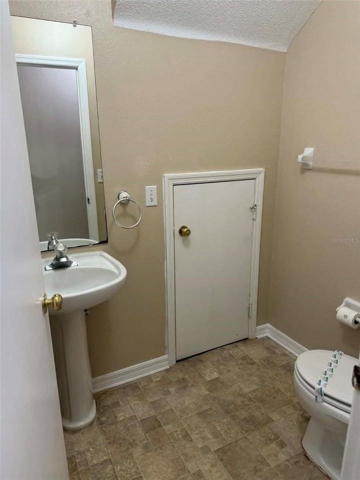 2113 Fluorshire Dr - Photo 5 of 25
