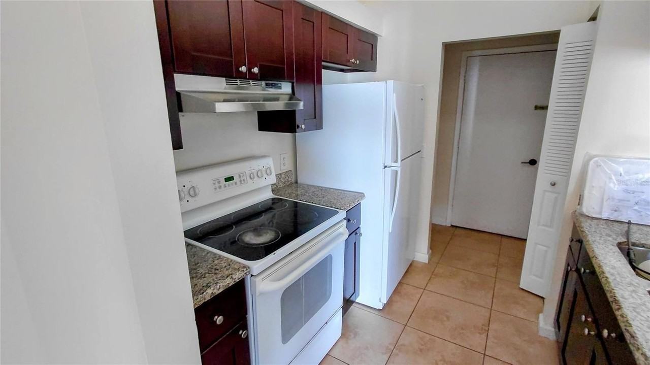 9010 Dacena Villa Pl - Photo 2 of 10
