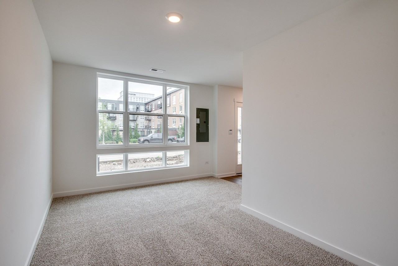 382 Summit Cir - Photo 3 of 23