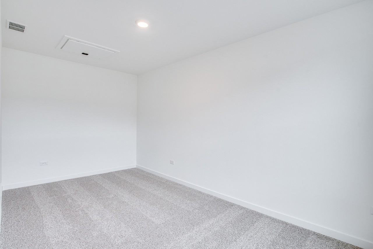 382 Summit Cir - Photo 4 of 23