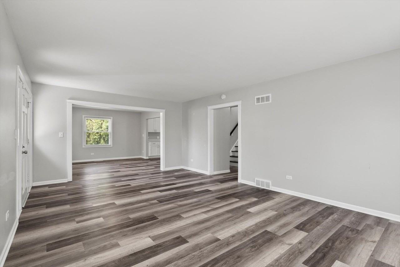 32W266 Glos St - Photo 4 of 24