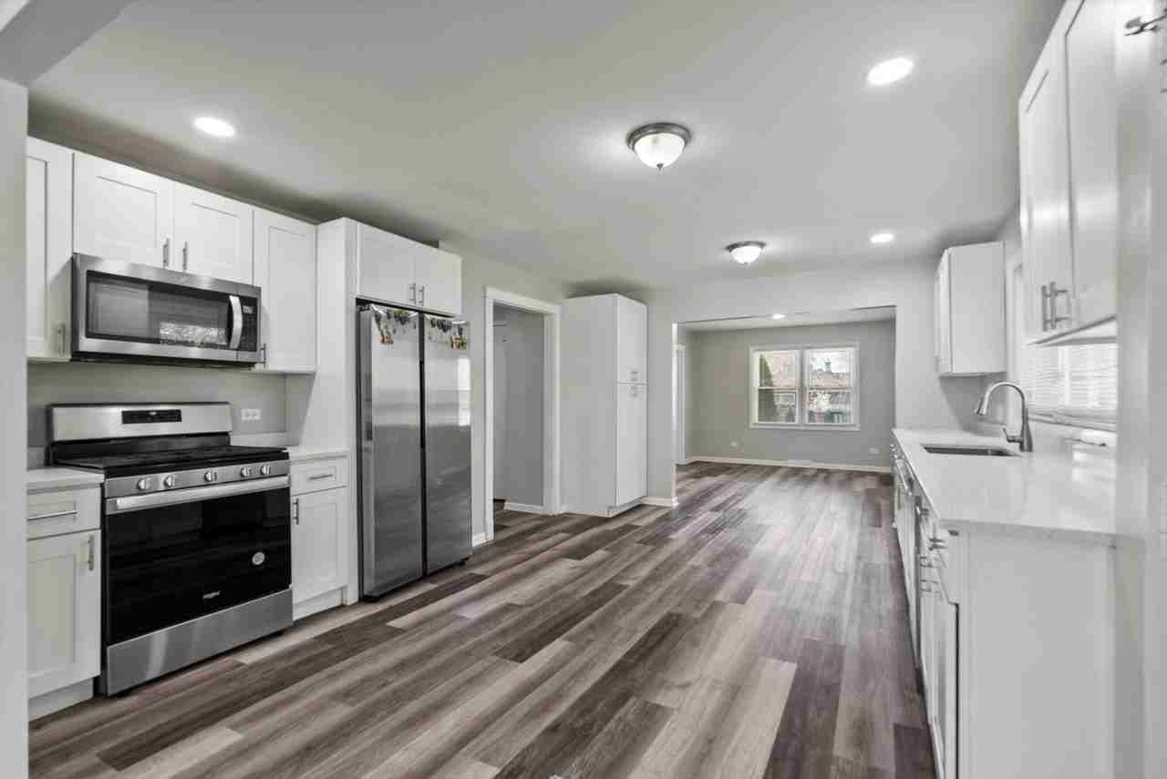 32W266 Glos St - Photo 5 of 24