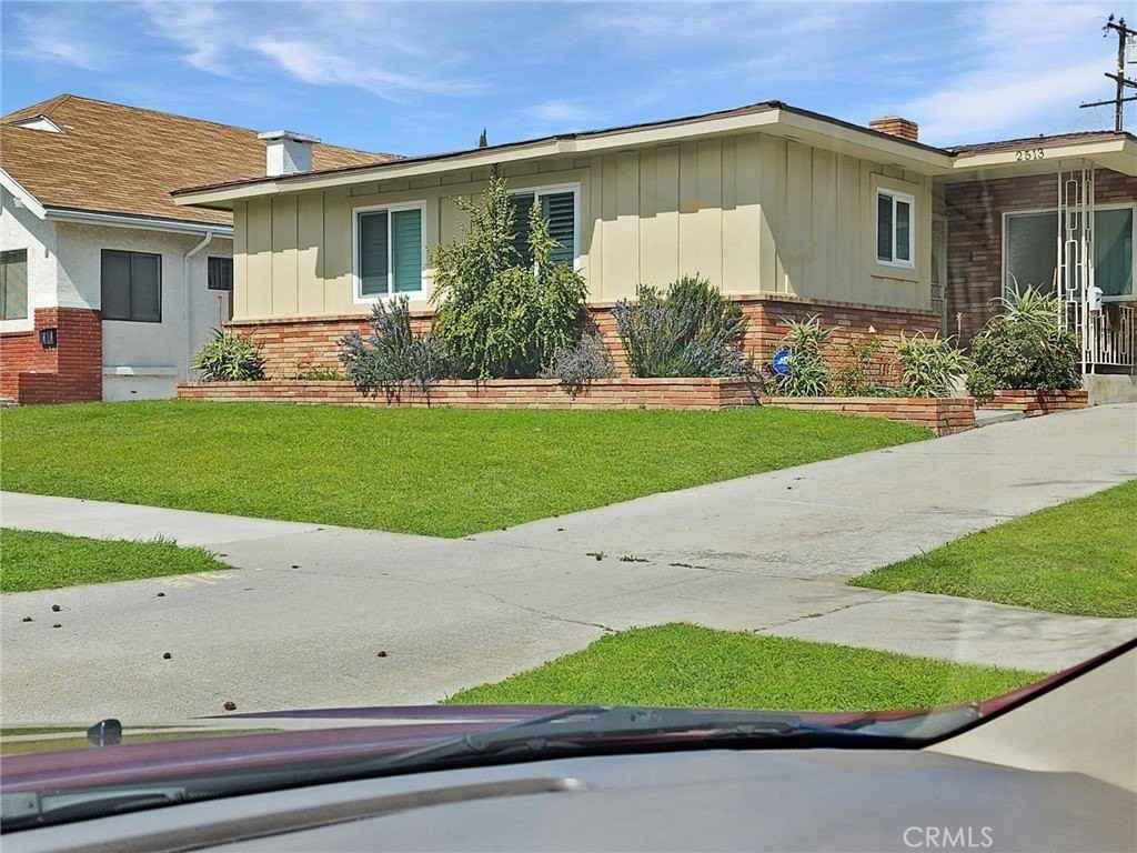 2513 Birch St - Photo 3 of 32