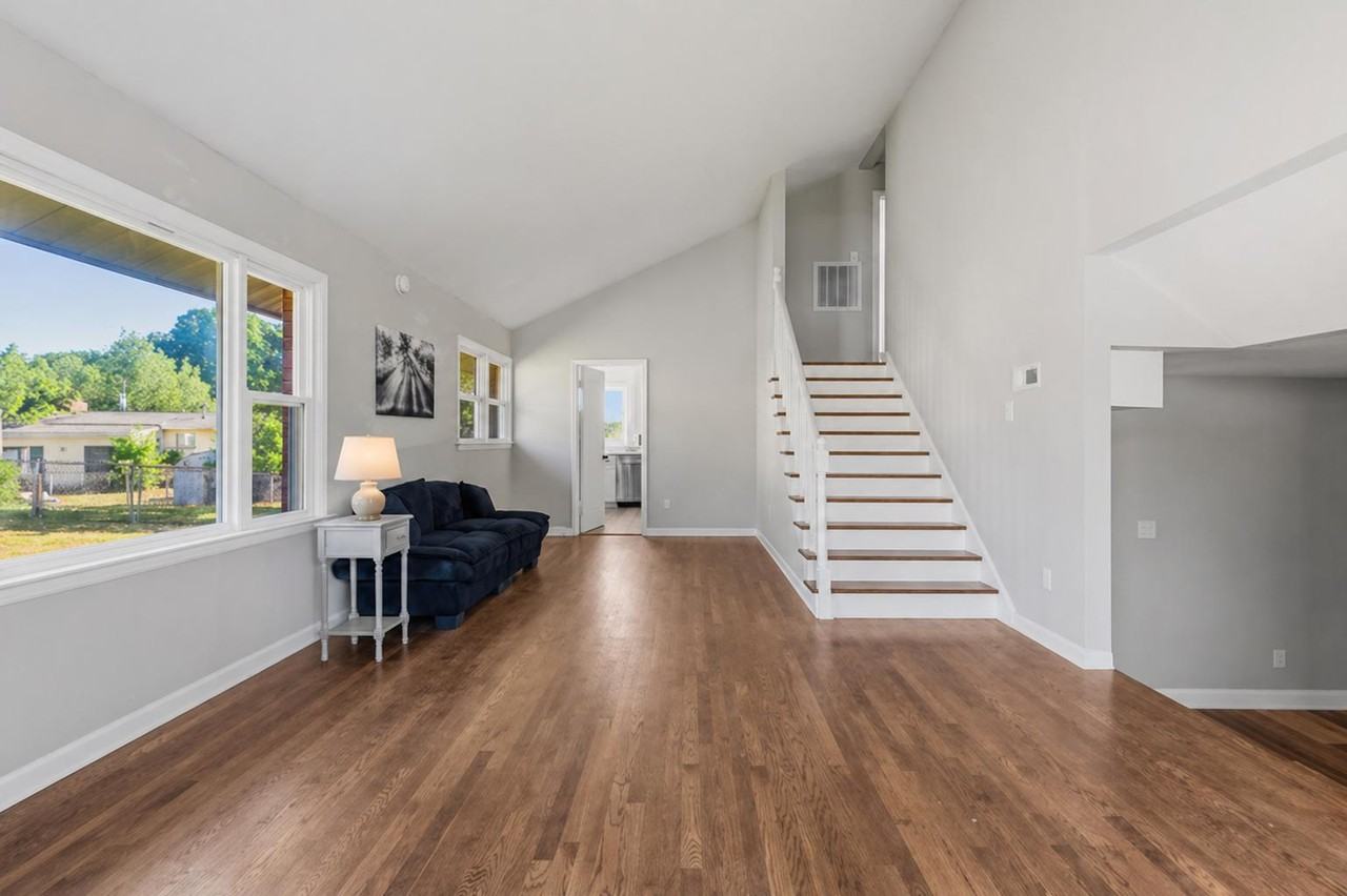 Spring Ct - Photo 2 of 20
