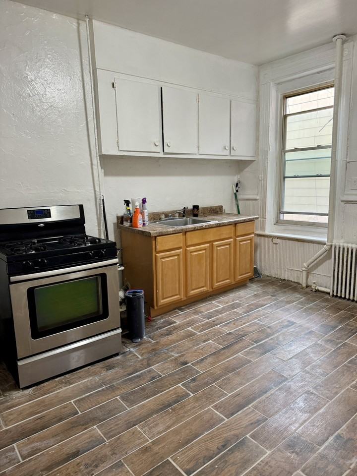 Jordan Ave - Photo 2 of 8