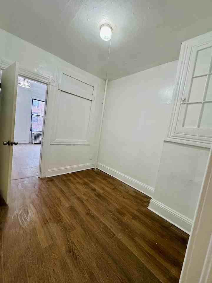Jordan Ave - Photo 4 of 8