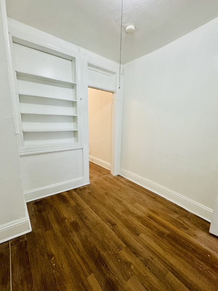 Jordan Ave - Photo 5 of 8