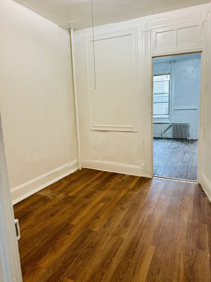Jordan Ave - Photo 6 of 8
