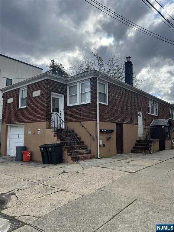 131 Rothwell Ave - Photo 2 of 12
