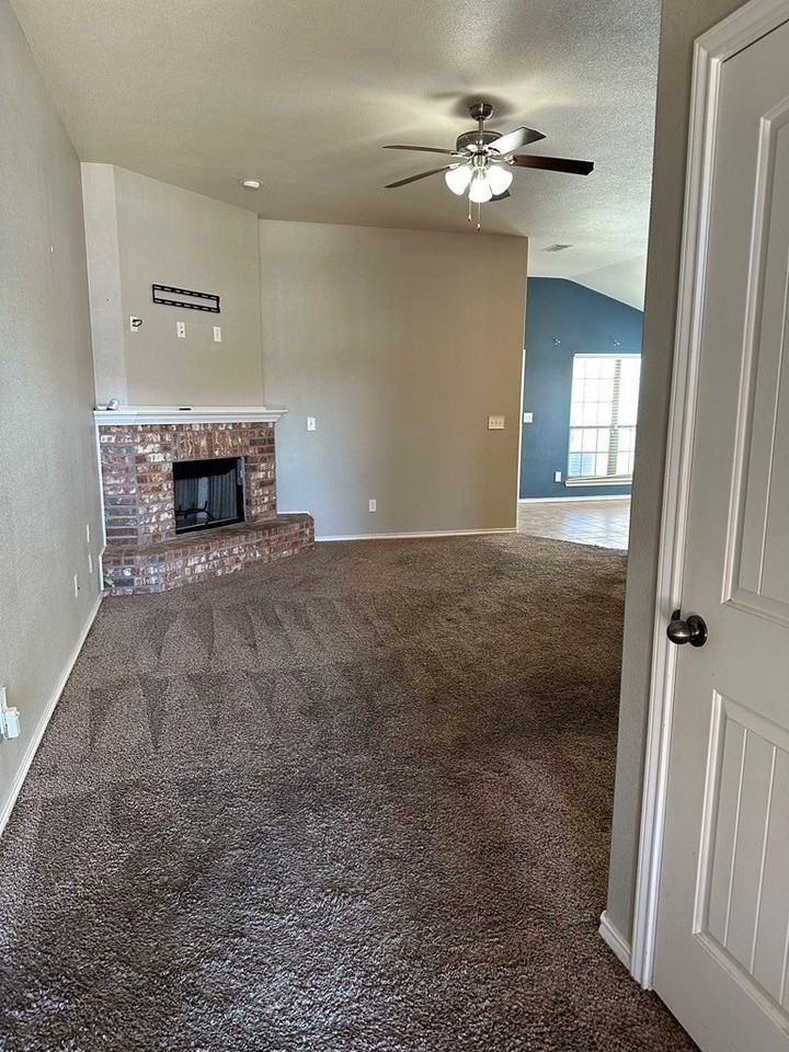 8732 Rainbow Dr - Photo 2 of 6