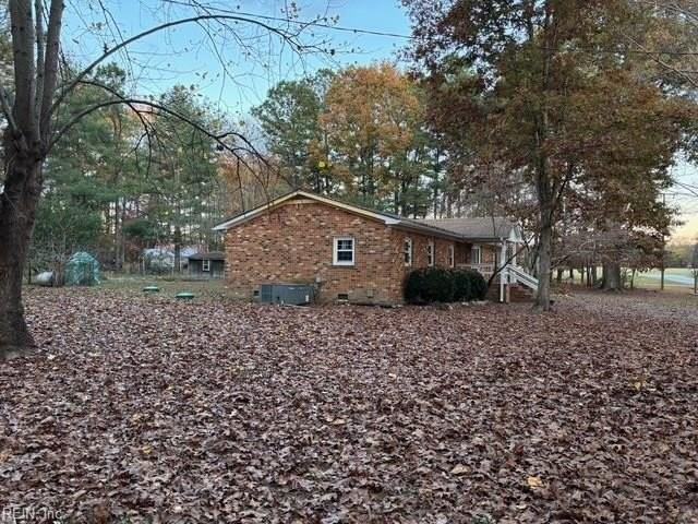 7501 Rhodes Dr - Photo 2 of 27