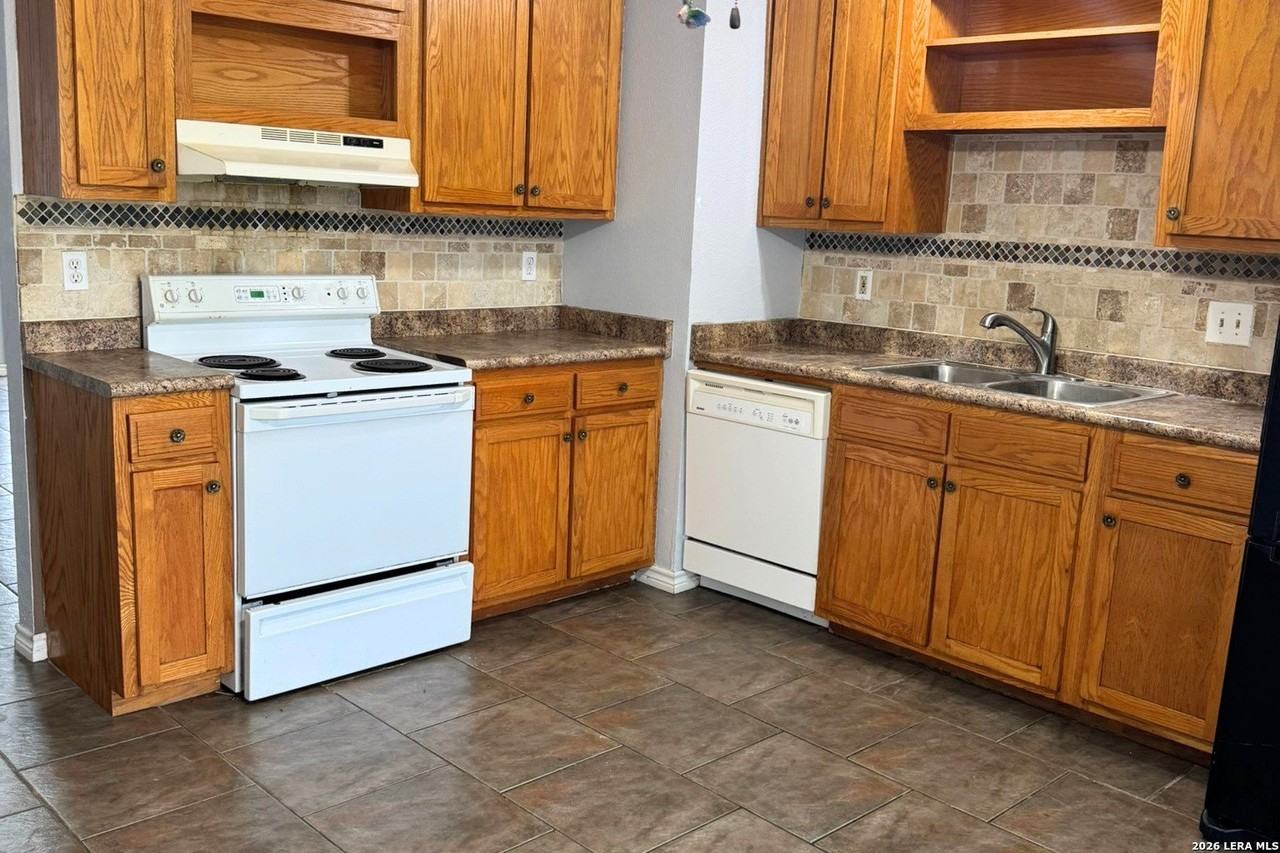 6630 Swiss Oaks - Photo 6 of 18