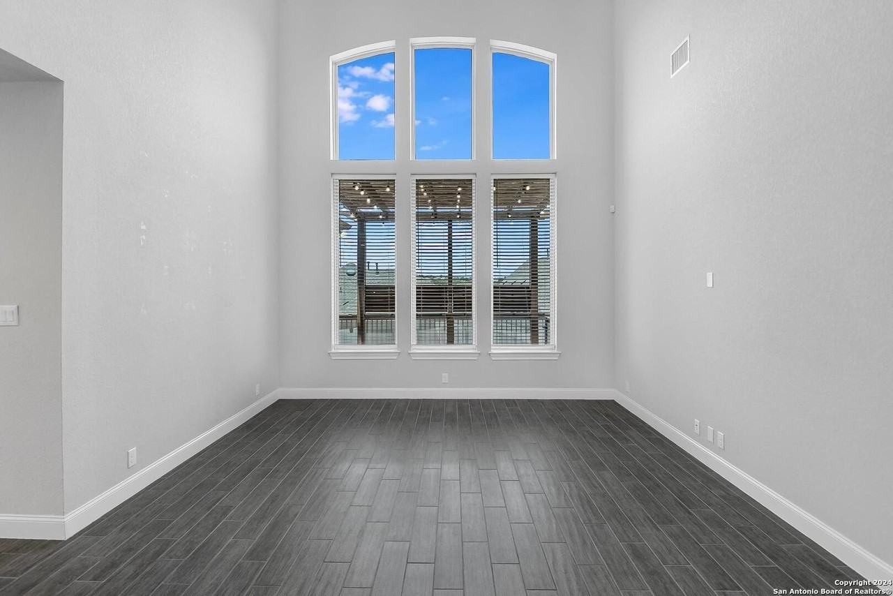 1823 Falstaff - Photo 6 of 38
