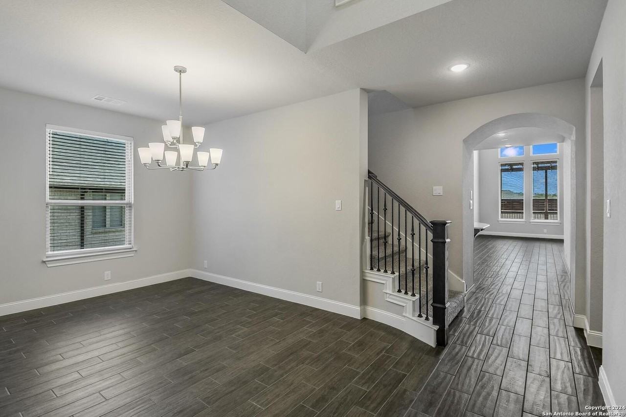 1823 Falstaff - Photo 7 of 38