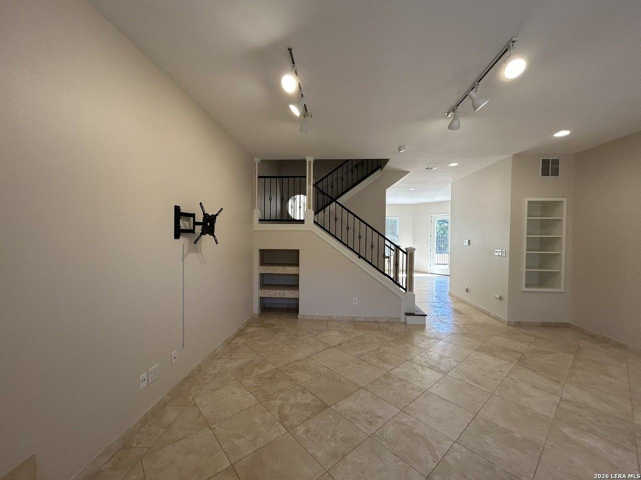 628 Ira Lee Rd - Photo 4 of 50