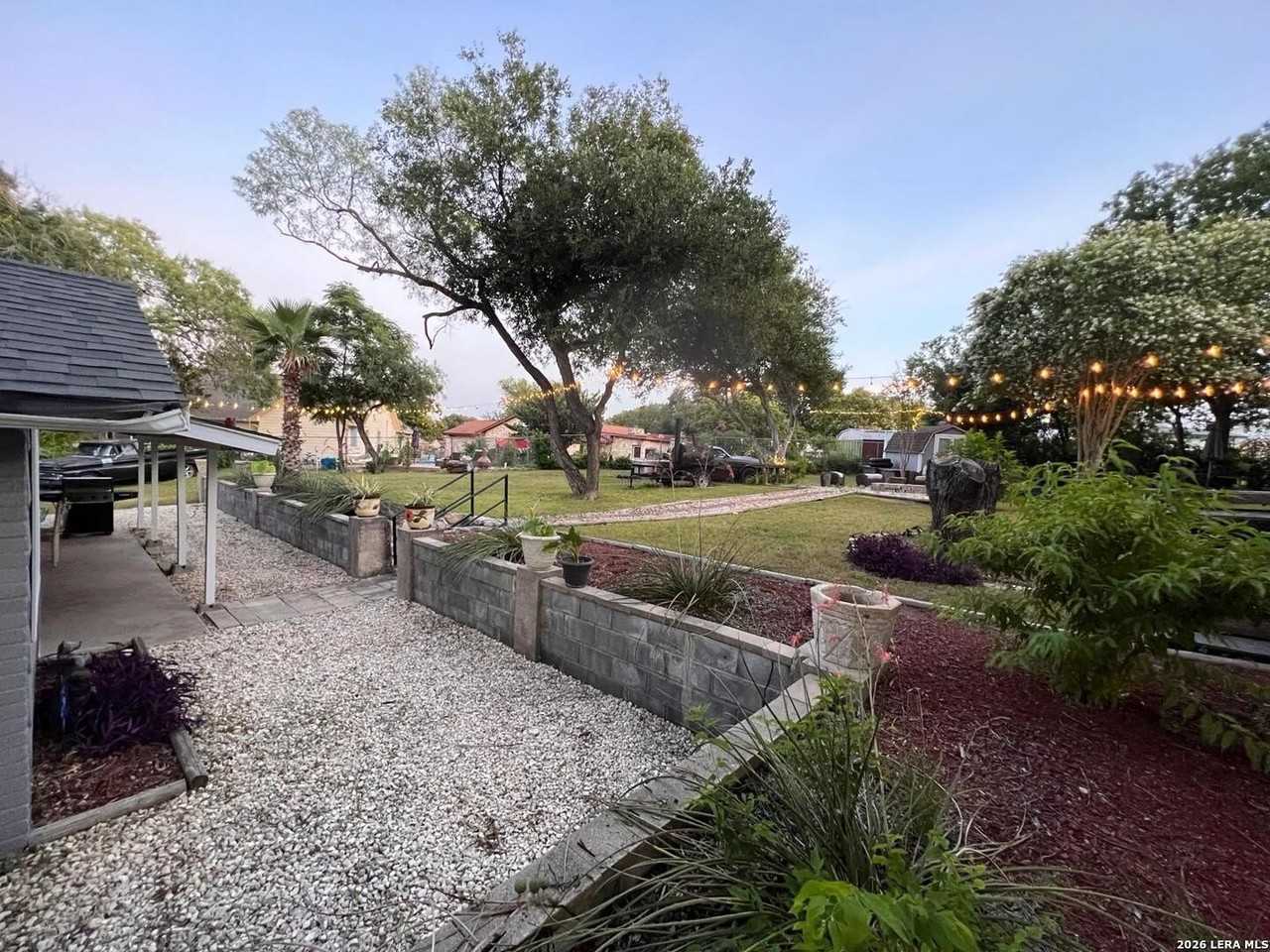 6022 Town Creek St - Photo 2 of 25
