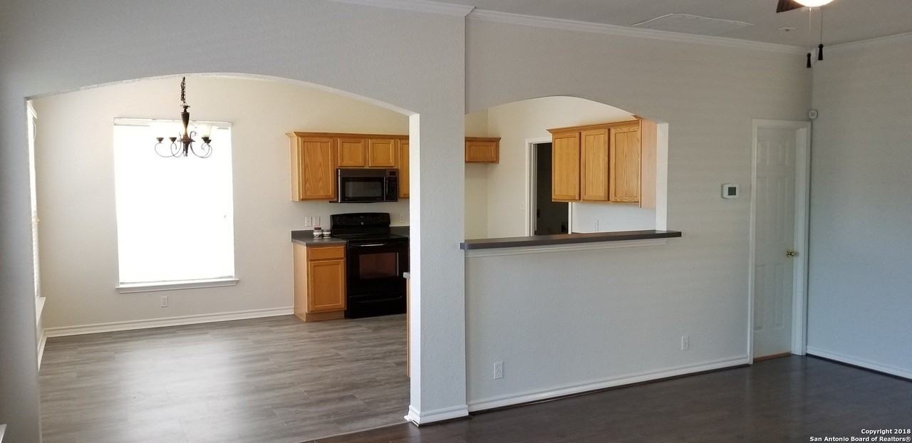 806 Thomas Rdg - Photo 4 of 24