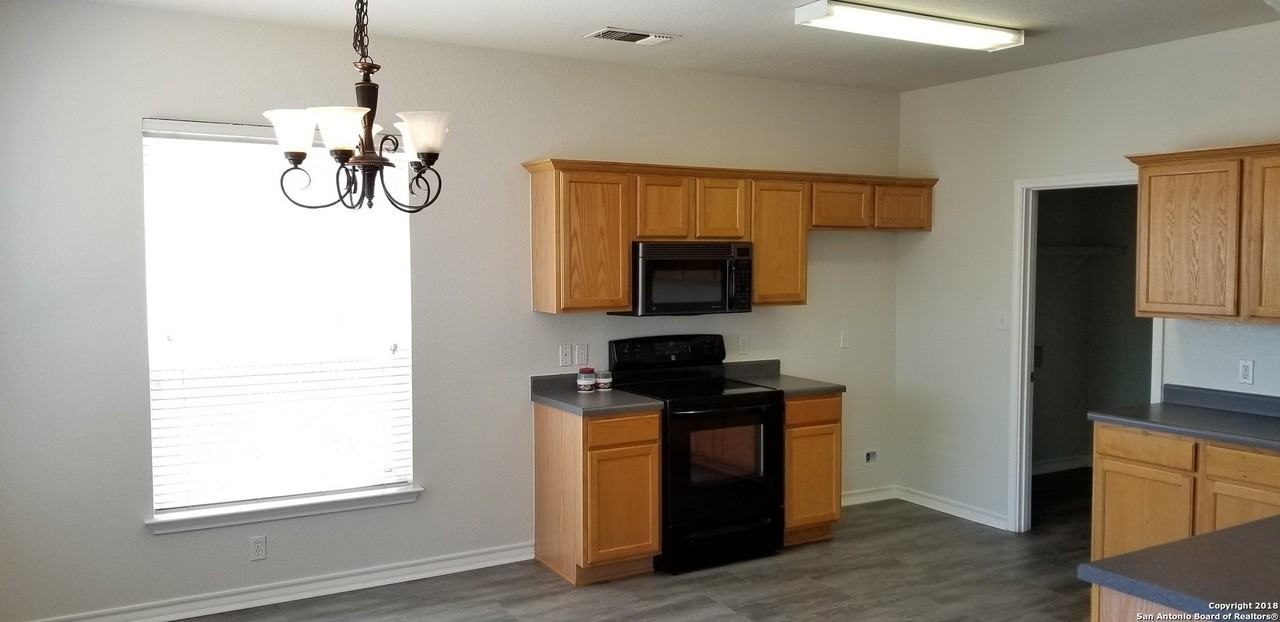 806 Thomas Rdg - Photo 7 of 24