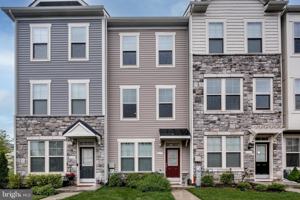 featured image of 833 Jarrett Ln