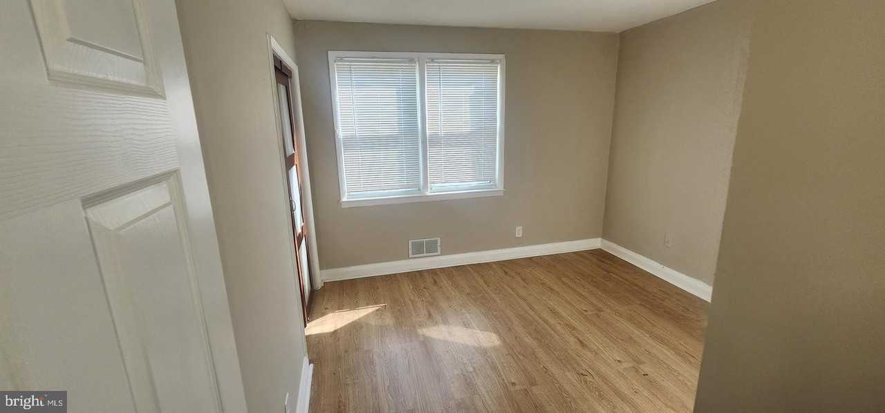 2518 Moore Ave - Photo 5 of 20
