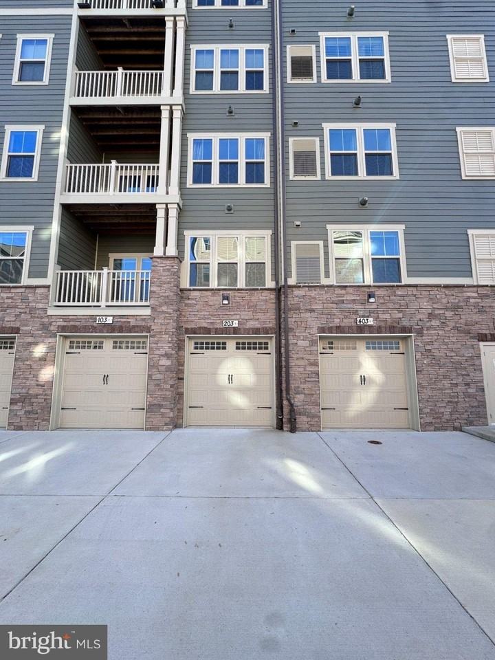 3422 Angelica Way #203 - Photo 3 of 32
