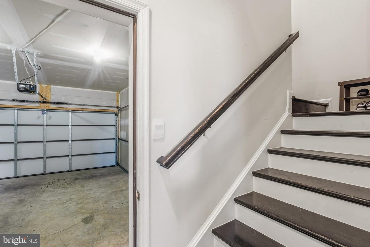 870 Amity St - Photo 4 of 50