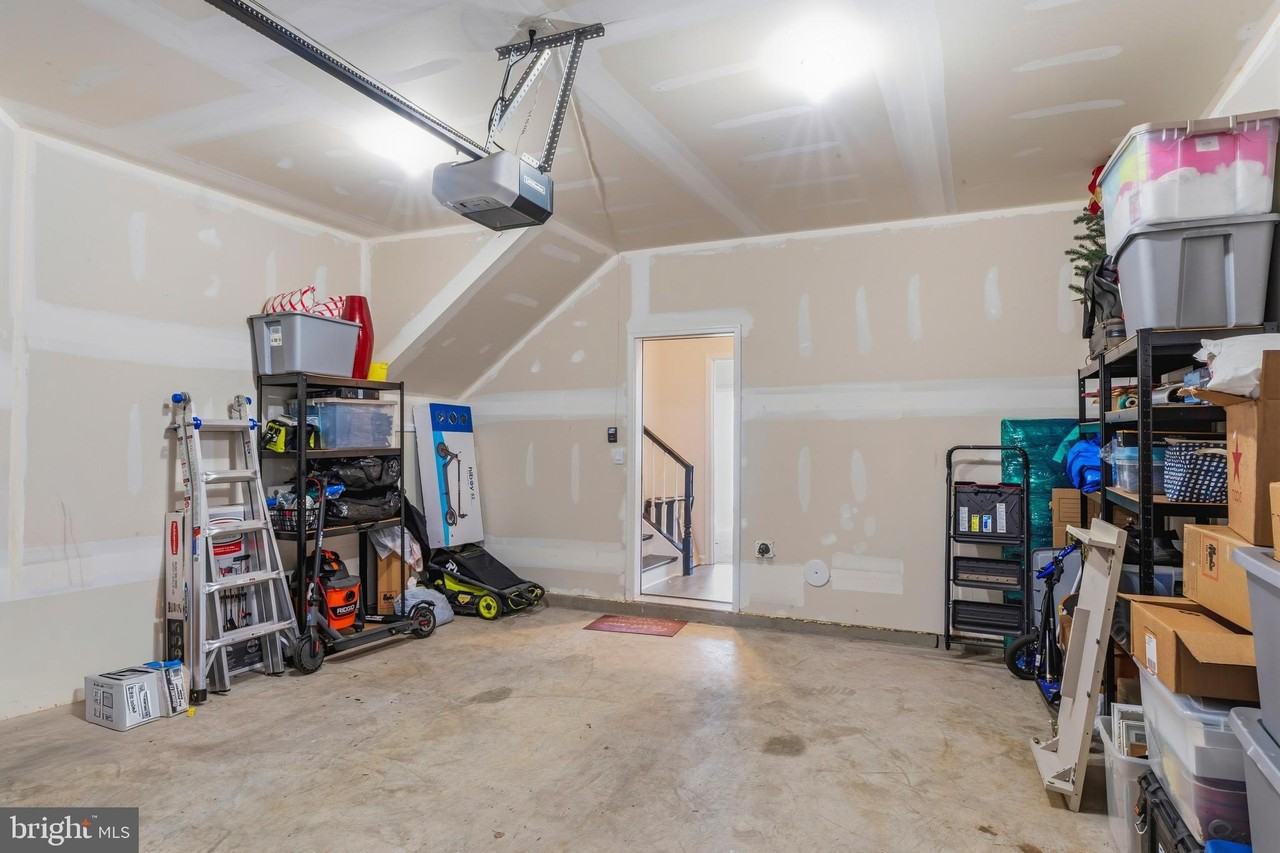 870 Amity St - Photo 6 of 50
