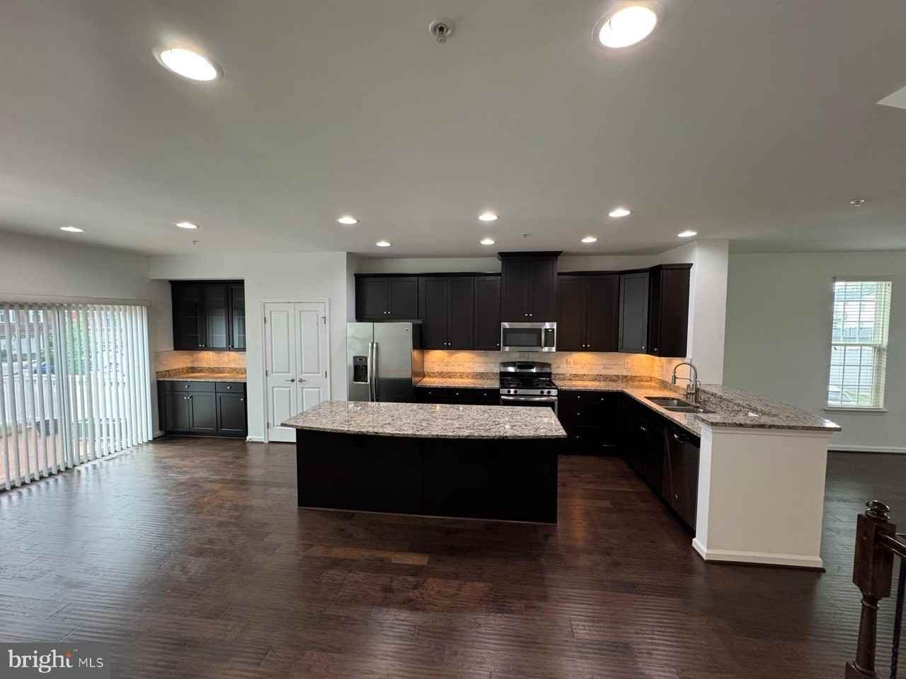 19501 Vaughn Landing Dr - Photo 3 of 39