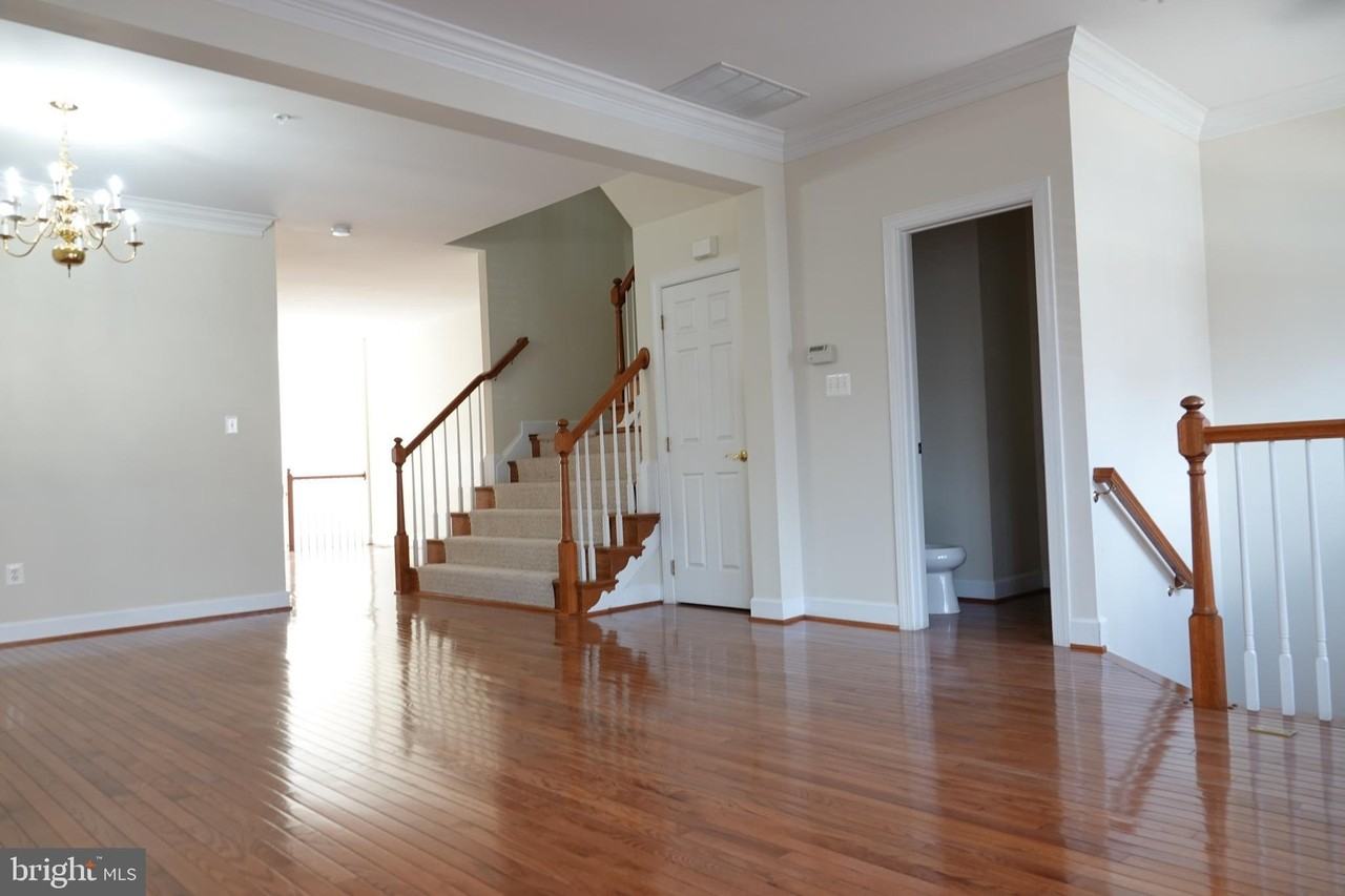 1112 Pleasant Dr - Photo 3 of 25