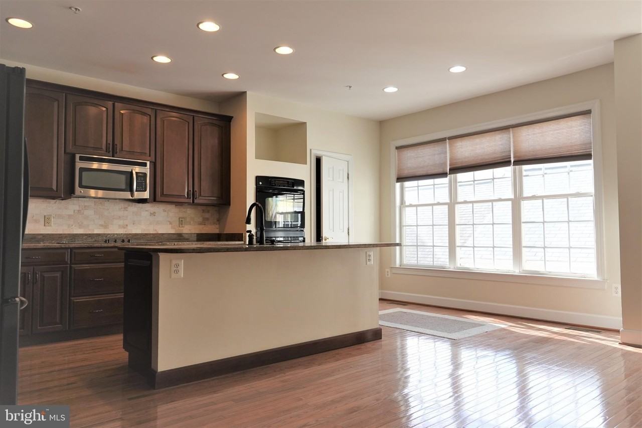 1112 Pleasant Dr - Photo 4 of 25