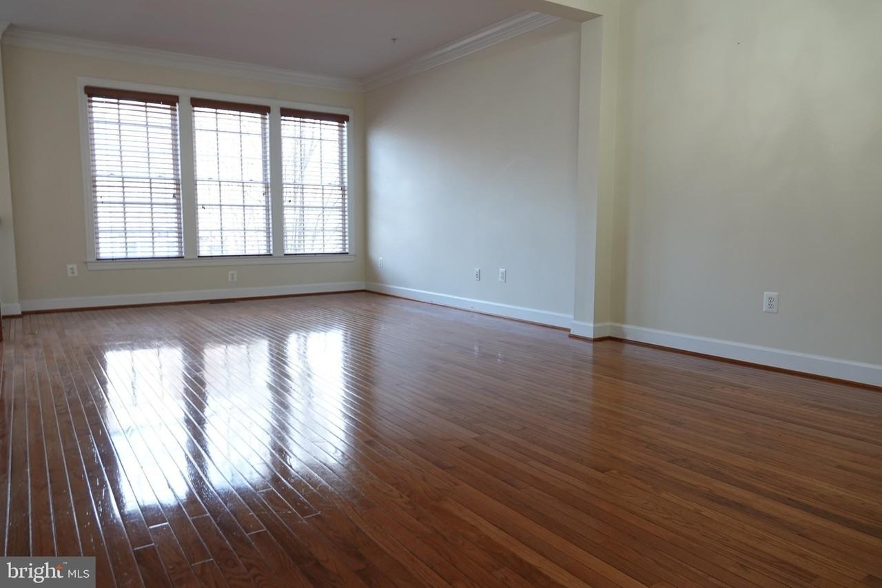1112 Pleasant Dr - Photo 5 of 25