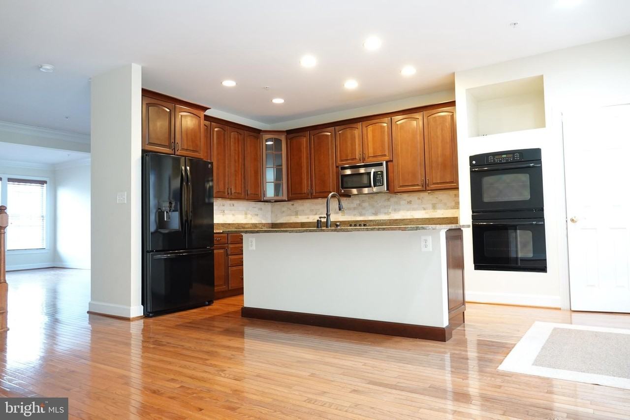 1112 Pleasant Dr - Photo 6 of 25